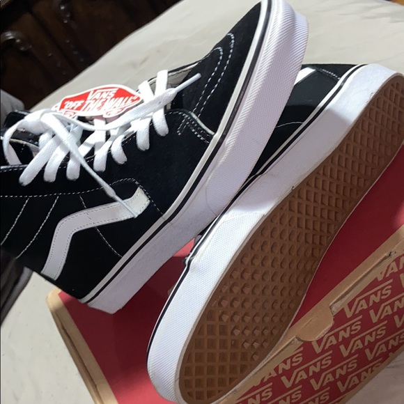 Vans - Picture 2 of 4